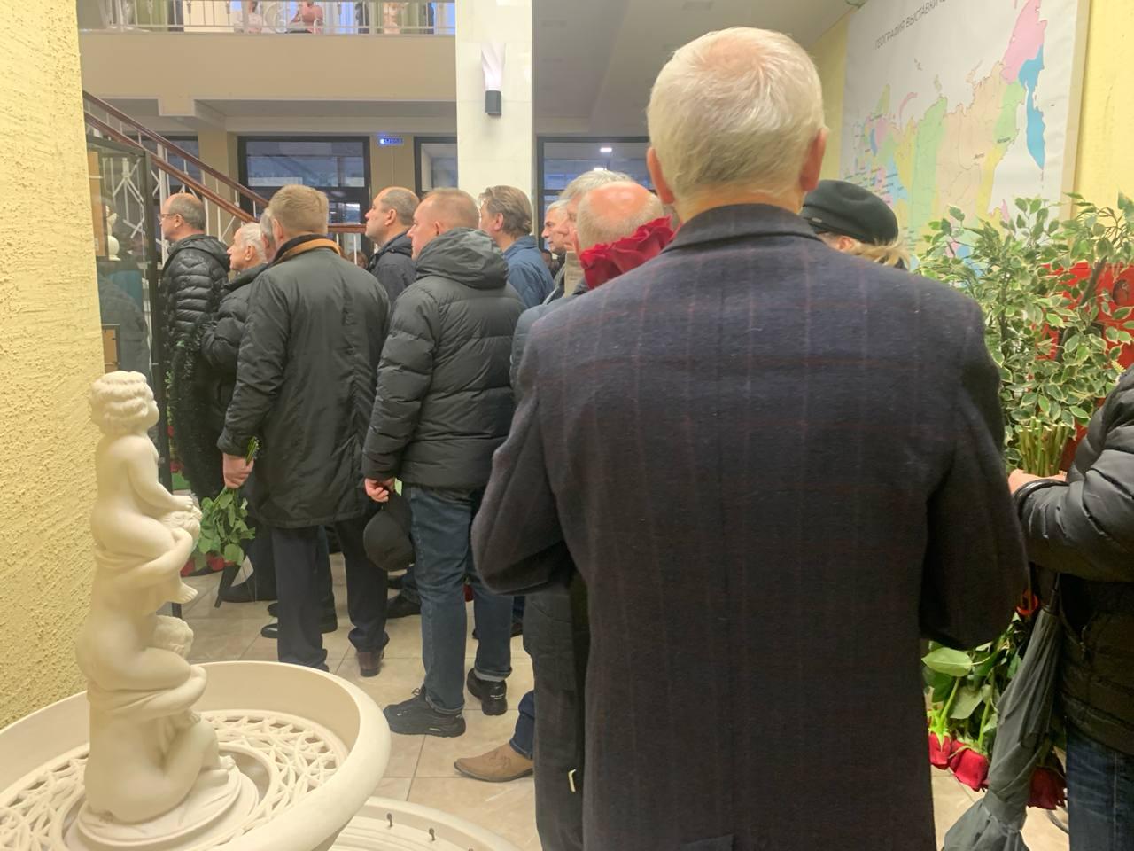 Фото «Единственный человек, который понимал нас»: в Новосибирске прощаются с главой Ленинского района. Онлайн 9